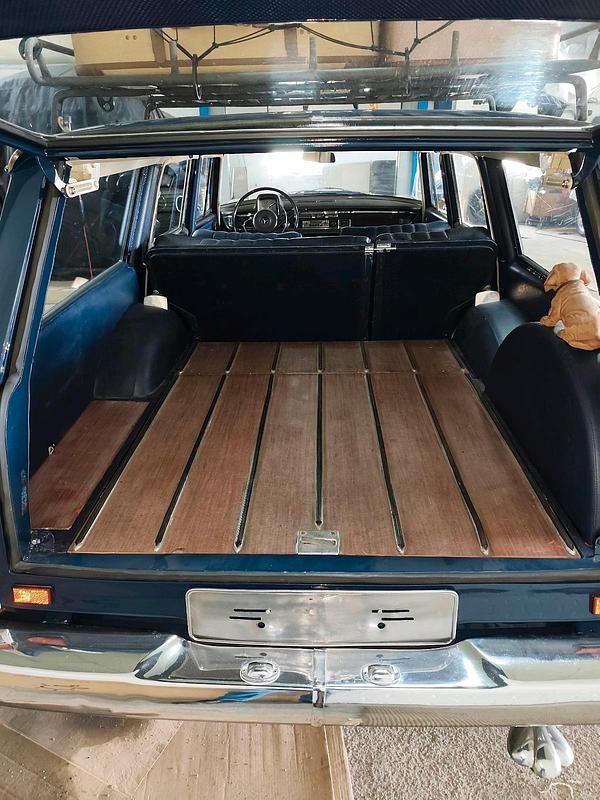 Second-hand Mercedes 200 55 CP (40 kW) 1966 Albastru Break