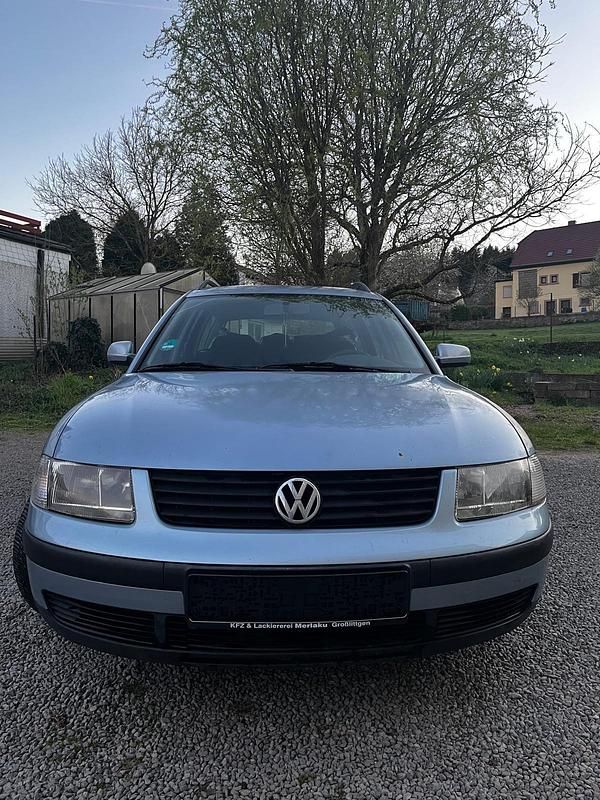 Gebraucht VW Passat 125 PS (91 kW) 1999 Blau Kombi