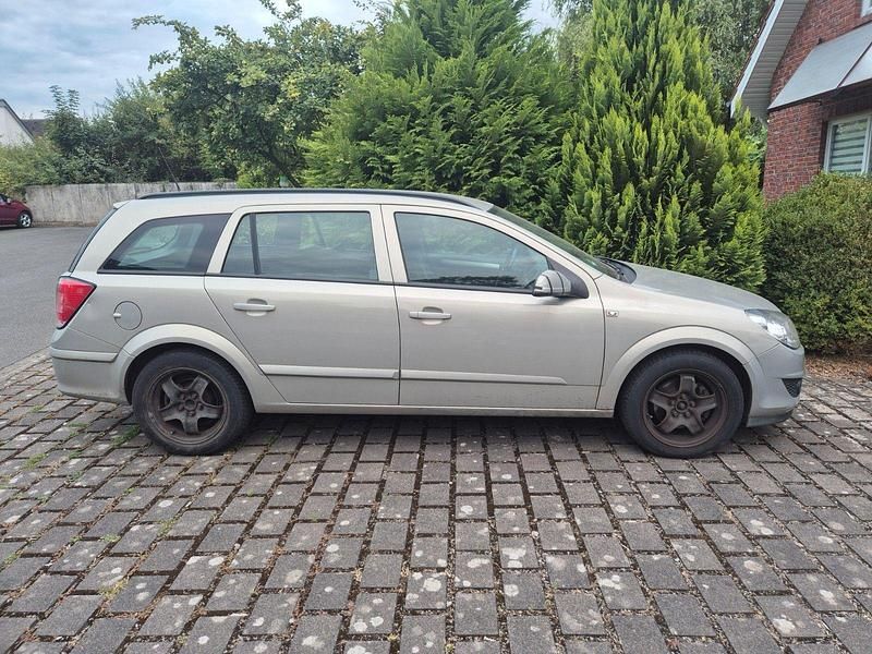 Grau Gebraucht 2007 Opel Astra Kombi | 700 € (Superpreis) - Bild 1/4