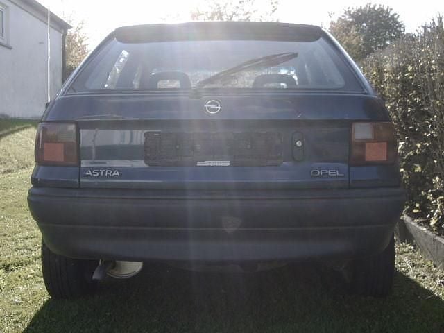 Używany Opel Astra 60 KM (44 kW) 1993 Niebieski