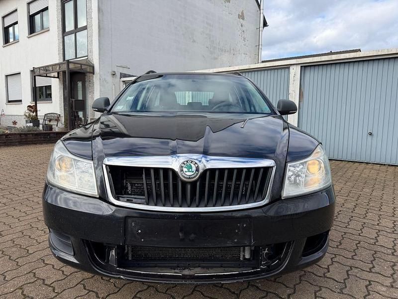 Gebraucht Skoda Octavia Active 105 PS (77 kW) 2012 Schwarz Kombi