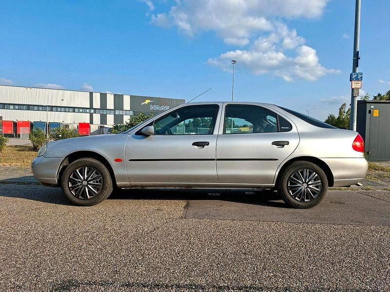 Silber Gebraucht 1999 Ford Mondeo Limousine | 666 € (Superpreis) - Bild 1/4