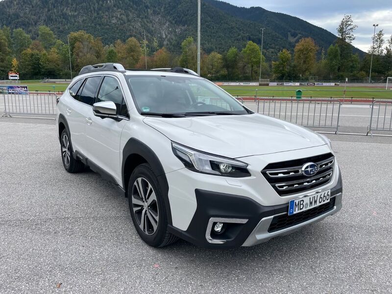 Weiß Gebraucht 2023 Subaru Outback Platinum SUV | 34.990 € (Guter Preis) - Bild 1/4