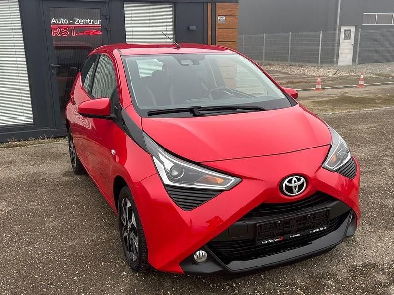 Rot Gebraucht 2021 Toyota Aygo X-play Kleinwagen | 9.900 € (Fairer Preis) - Bild 1/4