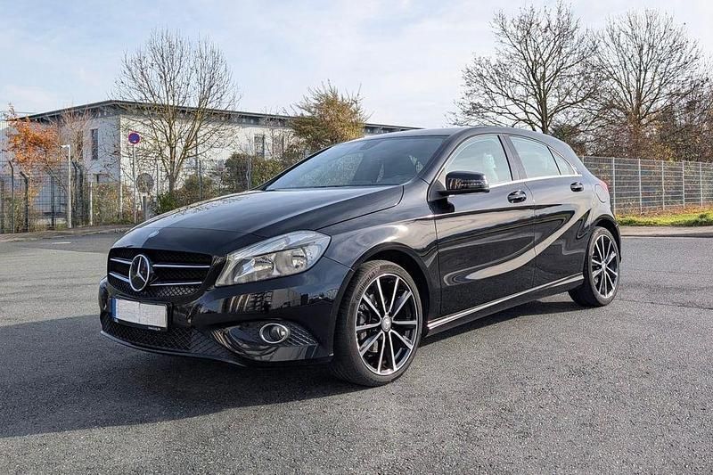 Schwarz Gebraucht 2014 Mercedes A180 Limousine | 12.250 € (Fairer Preis) - Bild 1/4