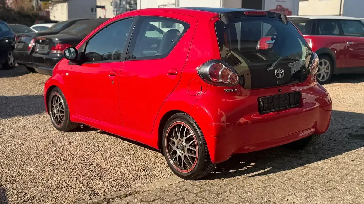Gebraucht Toyota Aygo 68 PS (50 kW) 2014 Rot Kleinwagen
