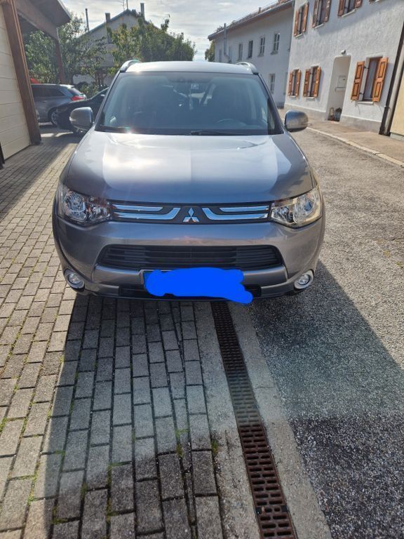 Gebraucht Mitsubishi Outlander 150 PS (110 kW) 2014 Grau SUV