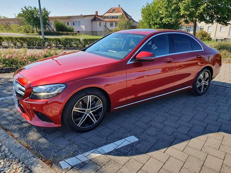Rot Gebraucht 2021 Mercedes C200 Limousine | 28.500 € (Superpreis) - Bild 1/4