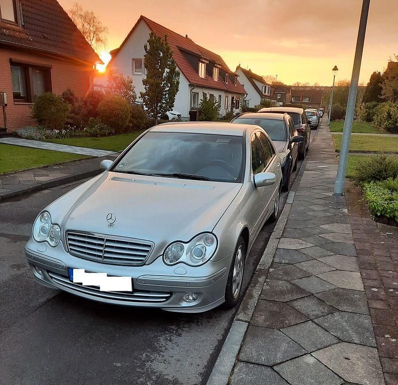 Silber Gebraucht 2004 Mercedes C230 Elegance Limousine | 5.590 € (Etwas zu teuer) - Bild 1/4