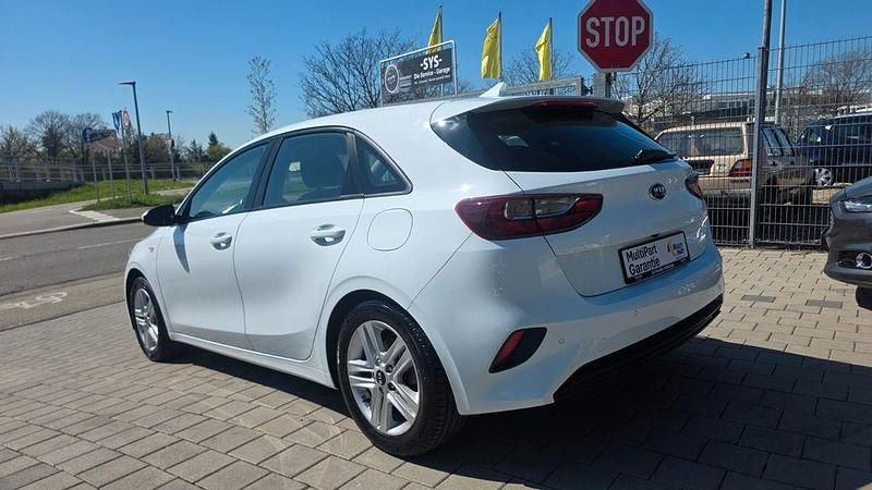 Usado Kia Ceed 120 HP (88 kW) 2020 Branco Citadino