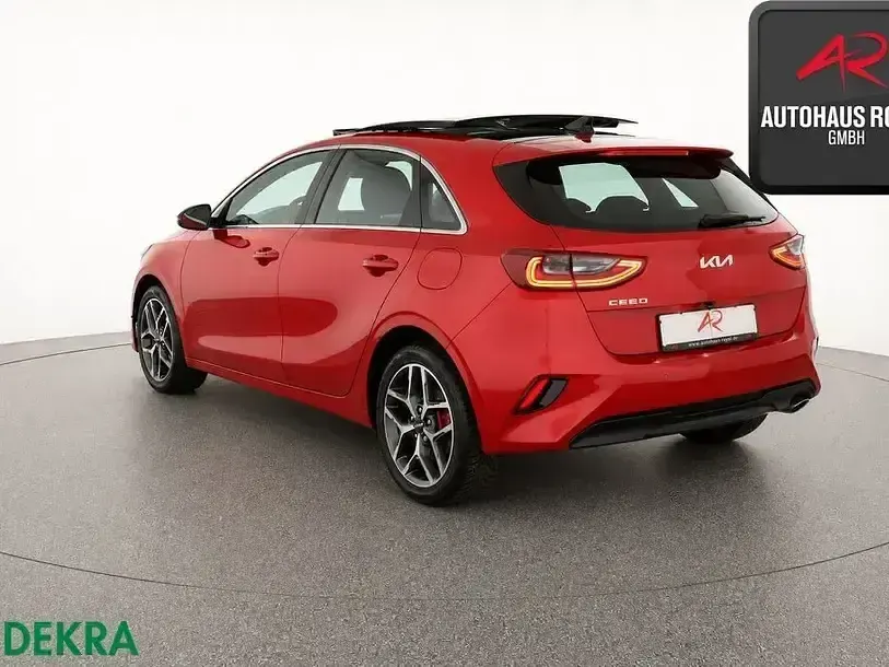 Gebraucht Kia Ceed Spirit 160 PS (117 kW) 2023 Infrarot Kleinwagen