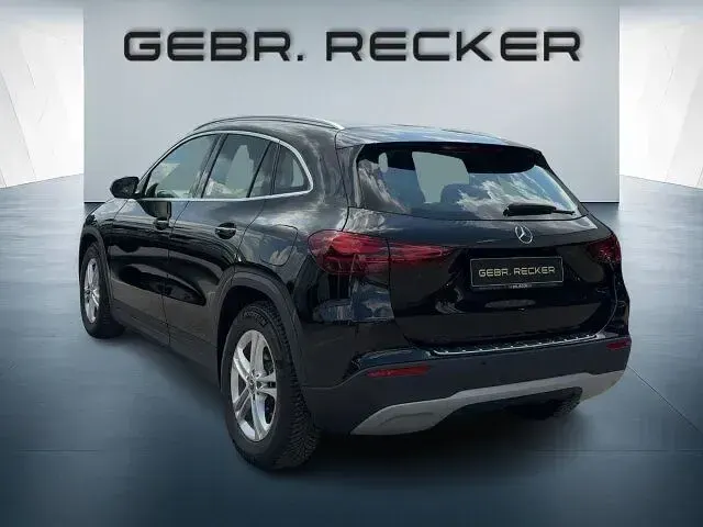 Gebraucht Mercedes GLA200 Advanced 163 PS (119 kW) 2024 Unilack nachtschwarz SUV