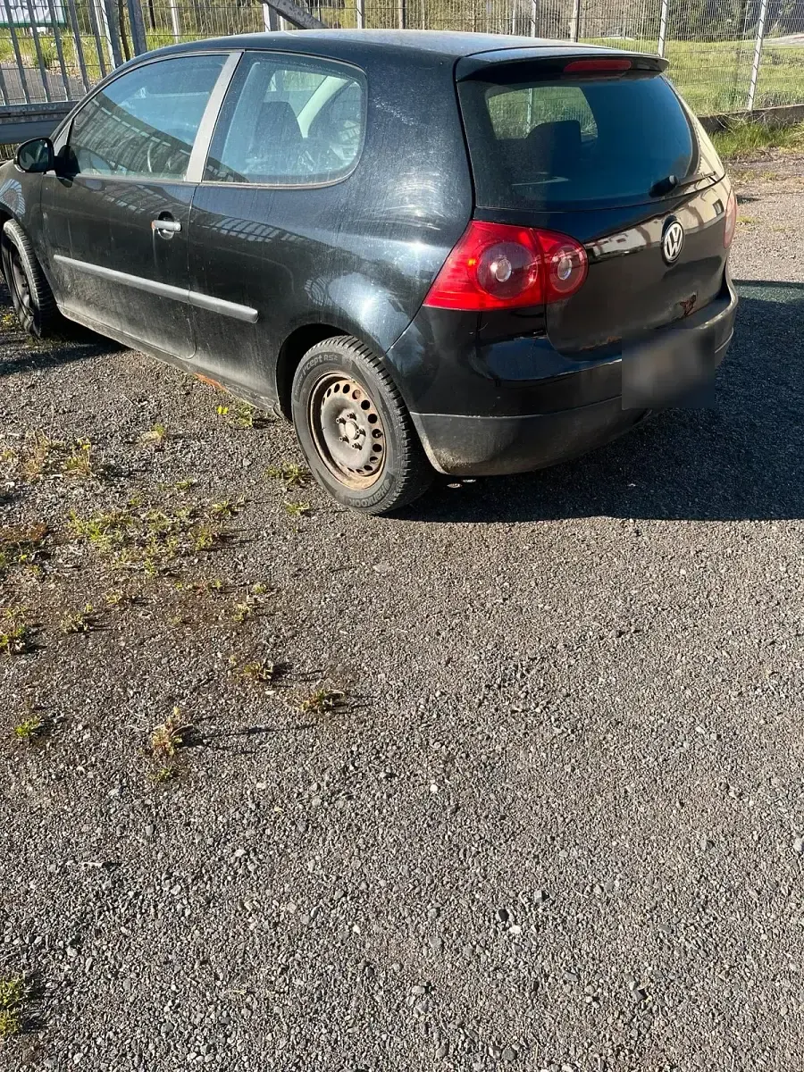 Używany VW Golf V 70 KM (51 kW) 2004 Czarny Hatchback
