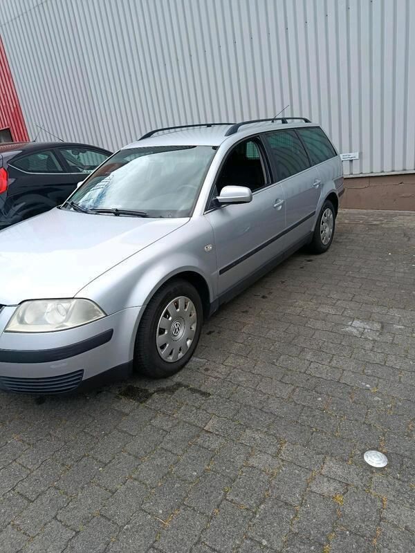 Silber Gebraucht 2002 VW Passat Kombi | 1.400 € (Fairer Preis) - Bild 1/4