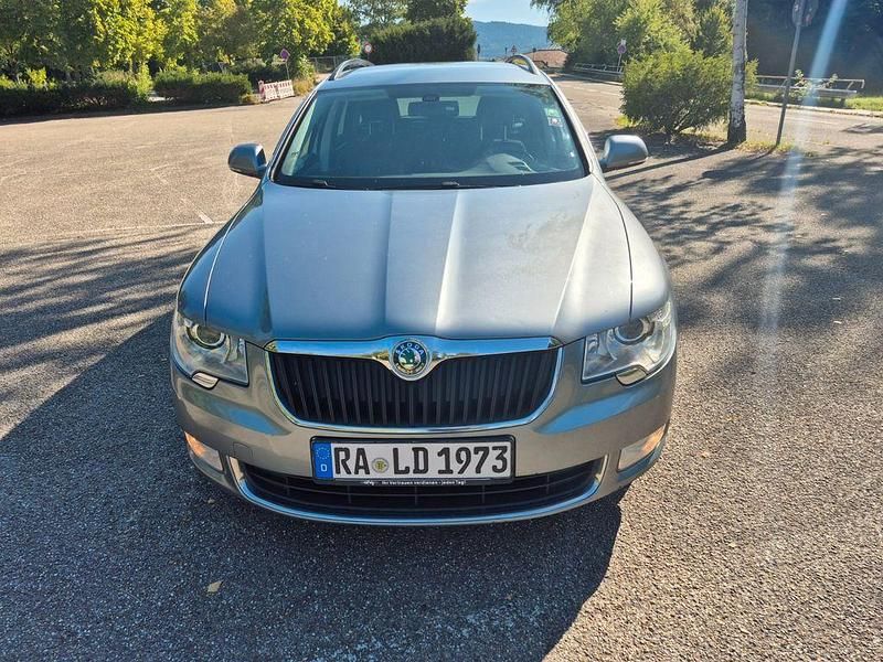Gebraucht Skoda Superb Elegance 140 PS (102 kW) 2013 Silber Kombi