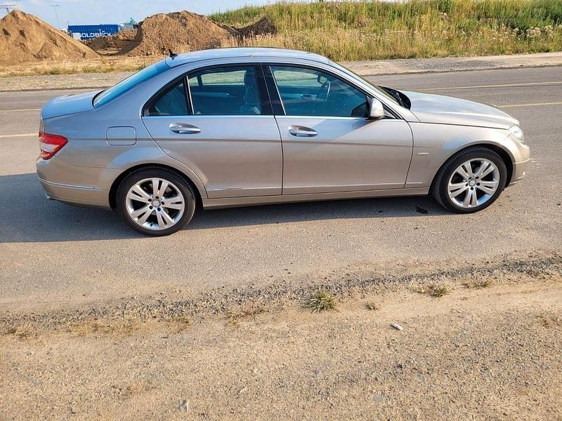 Grau Gebraucht 2007 Mercedes C230 Avantgarde Limousine | 10.800 € (Teuer) - Bild 1/4