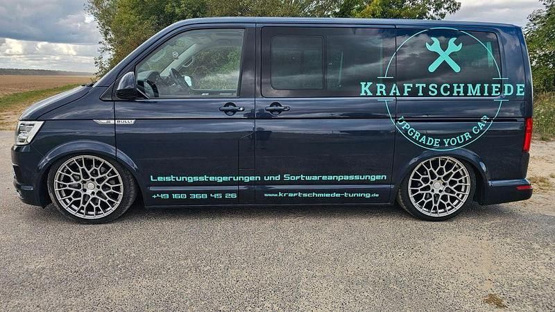 Gebraucht VW Multivan 230 PS (169 kW) 2019 Blau Van / Kleinbus