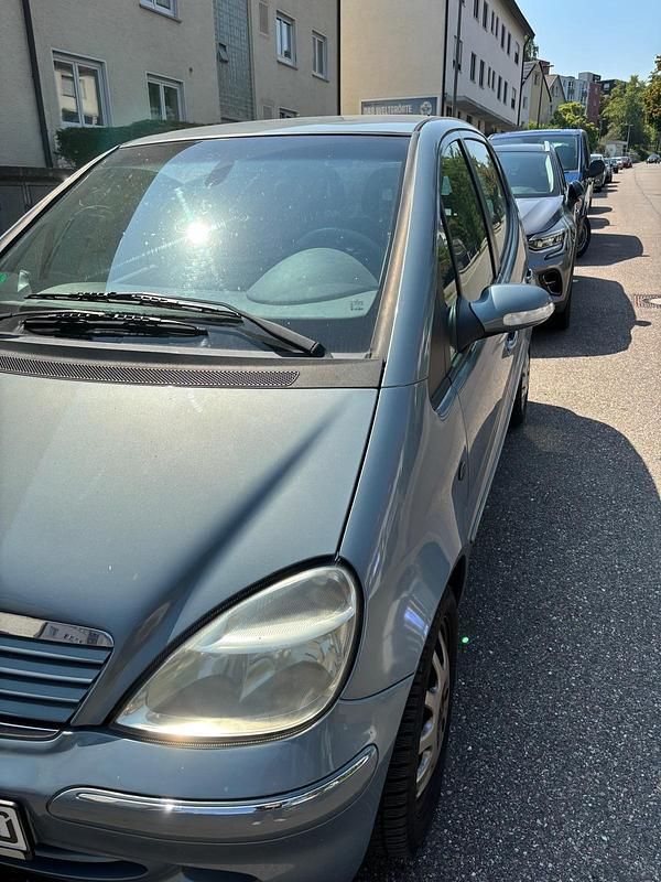 Grau Gebraucht 2004 Mercedes A140 Limousine | 250 € - Bild 1/4