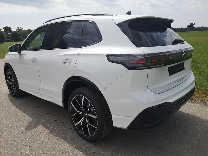 Neu VW Tiguan R-line 193 PS (141 kW) 2025 Oryxweiß metallic SUV