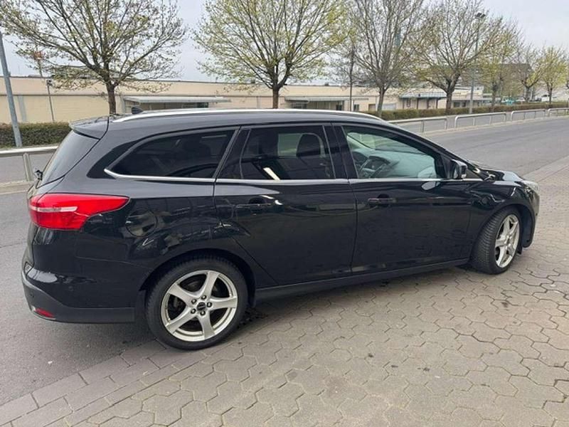 Gebraucht Ford Focus Titanium 120 PS (88 kW) 2015 Schwarz Kombi