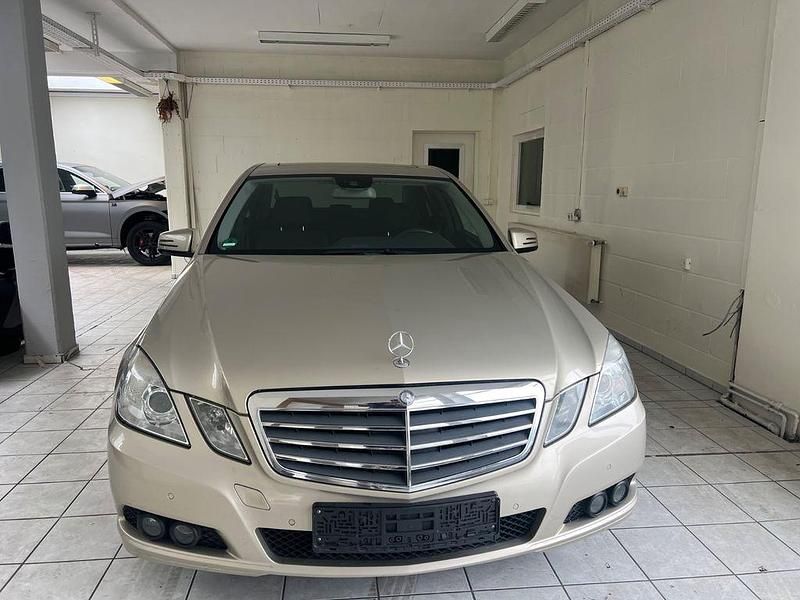 Gebraucht Mercedes E250 204 PS (150 kW) 2009 Beige Limousine