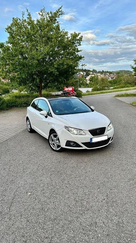 Weiß Gebraucht 2009 Seat Ibiza SC Sport Kleinwagen | 2.499 € (Fairer Preis) - Bild 1/4