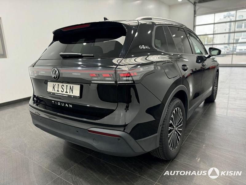 Gebraucht VW Tiguan Goal 150 PS (110 kW) 2025 Schwarz SUV