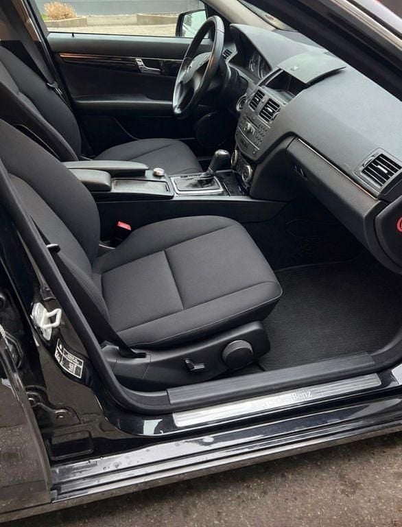 Second-hand Mercedes C180 Elegance 156 CP (114 kW) 2010 Negru Berlinǎ