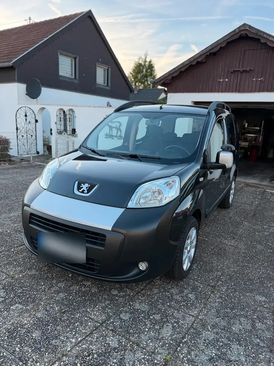 Gebraucht Peugeot TePee 73 PS (53 kW) 2012 Schwarz Kombi