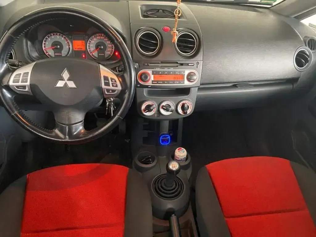 Gebraucht Mitsubishi Colt Invite 110 PS (80 kW) 2009 Brillantgrau (metallic) Kleinwagen