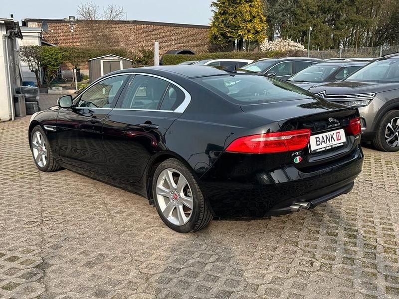 Gebraucht Jaguar XE 179 PS (131 kW) 2016 Schwarz Limousine