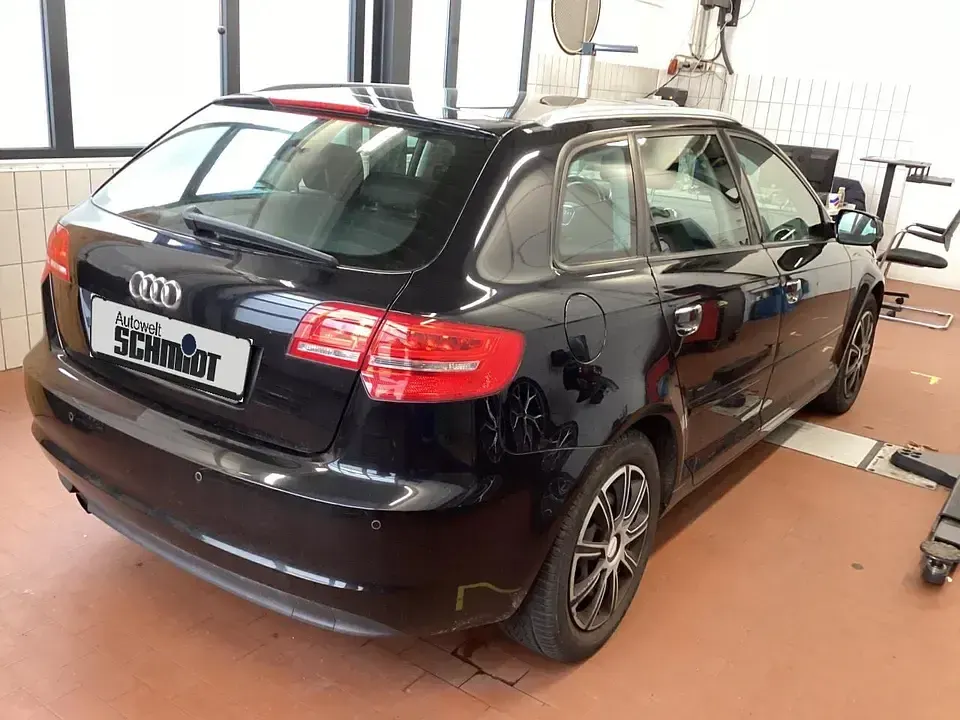 Używany Audi A3 Ambiente 105 KM (77 kW) 2010 Czarny Hatchback
