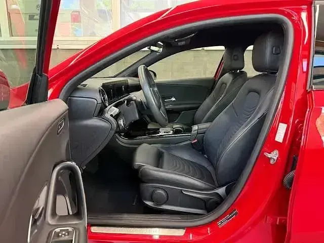 Gebraucht Mercedes A180 136 PS (100 kW) 2018 Rot Limousine