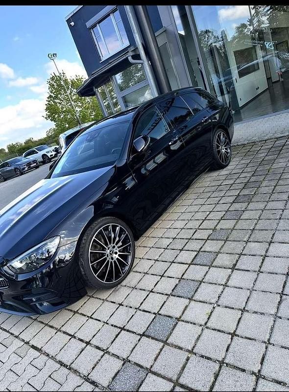 Gebraucht Mercedes E400 330 PS (242 kW) 2021 Schwarz Kombi