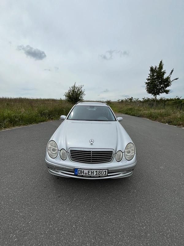 Silber Gebraucht 2003 Mercedes E240 Avantgarde Kombi | 1.700 € (Fairer Preis) - Bild 1/4