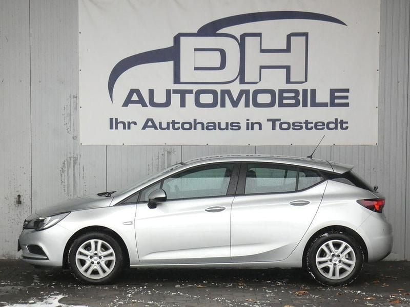 Gebraucht Opel Astra Edition 105 PS (77 kW) 2017 Silber Limousine