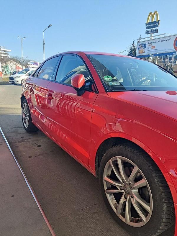 Gebraucht Audi A3 Attraction 125 PS (91 kW) 2015 Rot Limousine