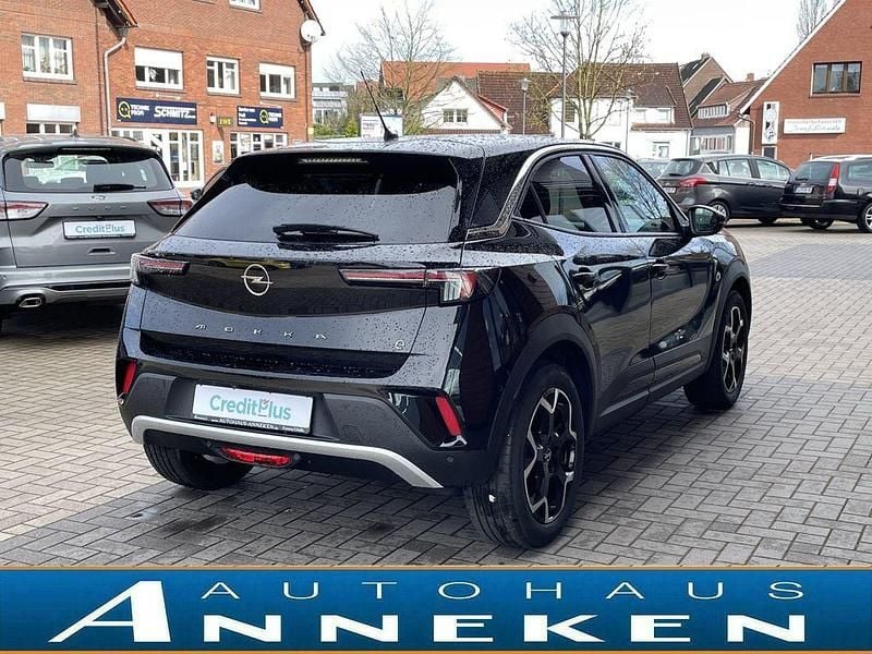 Gebraucht Opel Mokka-e Ultimate 100 kW (136 PS) 2023 Diamant schwarz/karbon schwarz SUV