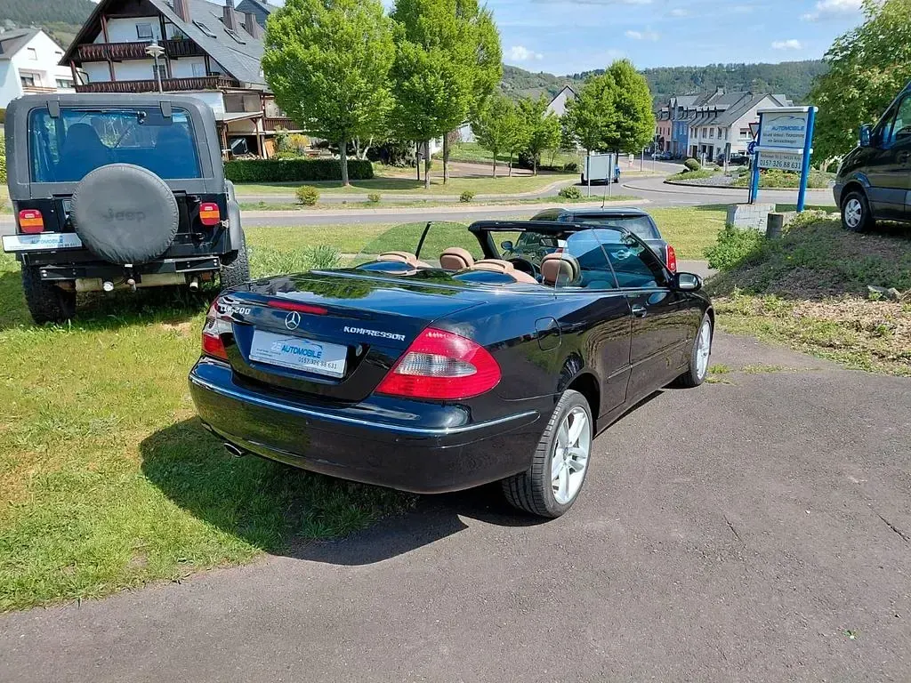 Gebraucht Mercedes CLK200 184 PS (135 kW) 2009 Schwarz Cabrio