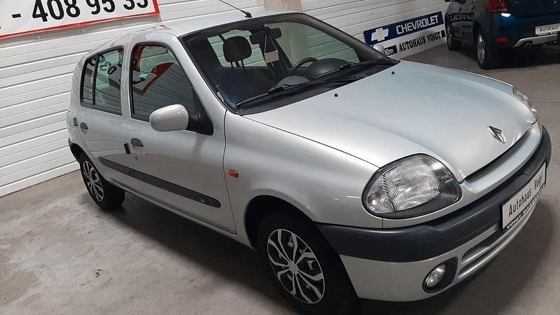 Brugt Renault Clio II 75 HK (55 kW) 1999 Sølv Sedan