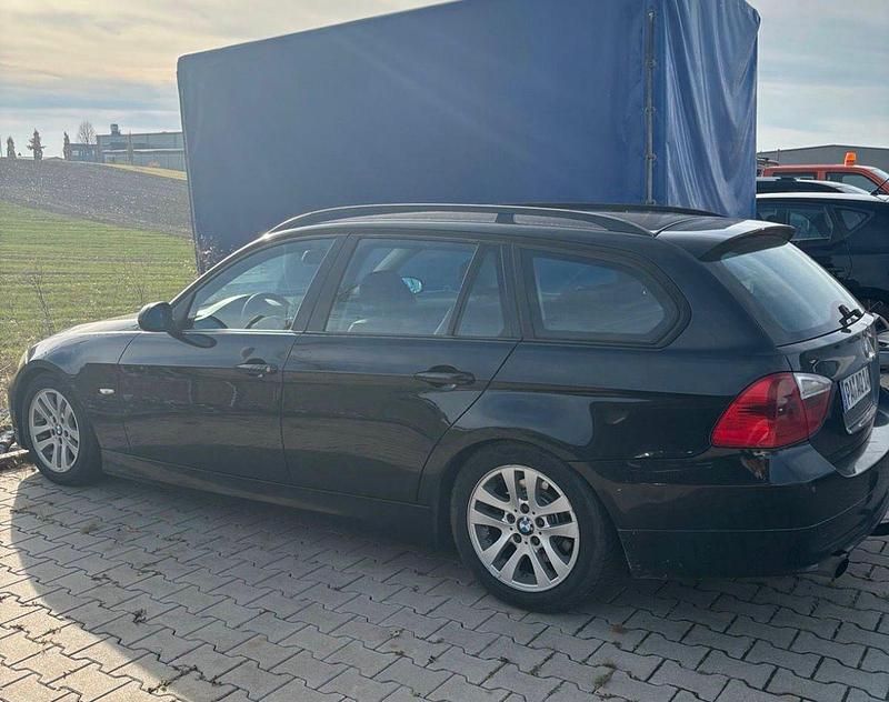 Gebraucht BMW 320 163 PS (119 kW) 2005 Schwarz Kombi