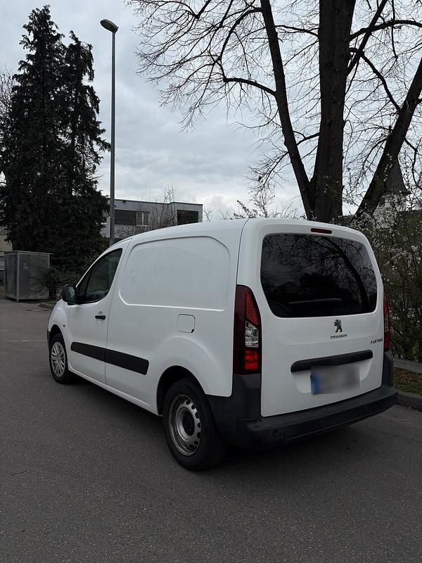 Gebraucht Peugeot Partner 99 PS (72 kW) 2017 Weiß Van / Kleinbus