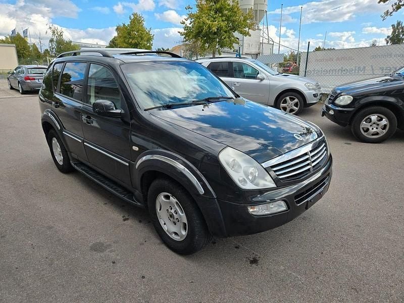 Schwarz Gebraucht 2005 Ssangyong (KGM) Rexton SUV | 1.900 € - Bild 1/4