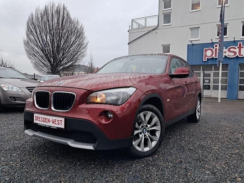 Rot Gebraucht 2011 BMW X1 Sport Line SUV | 8.899 € (Fairer Preis) - Bild 1/4