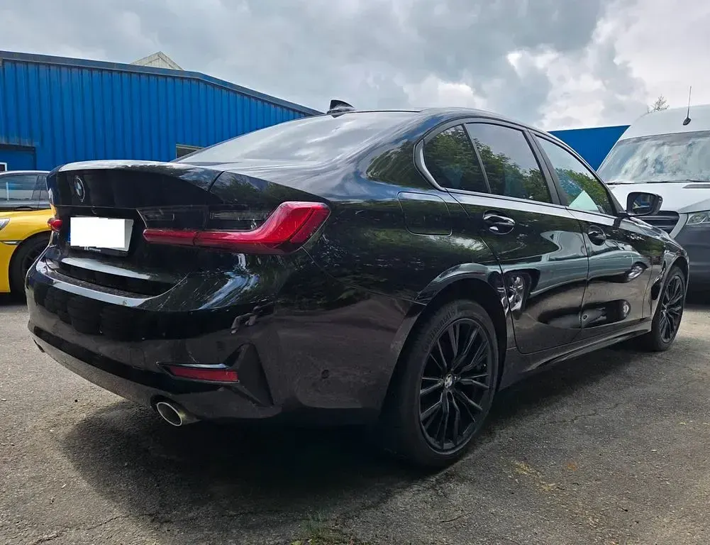 Używany BMW 318 150 KM (110 kW) 2019 Czarny Sedan/Limuzyna