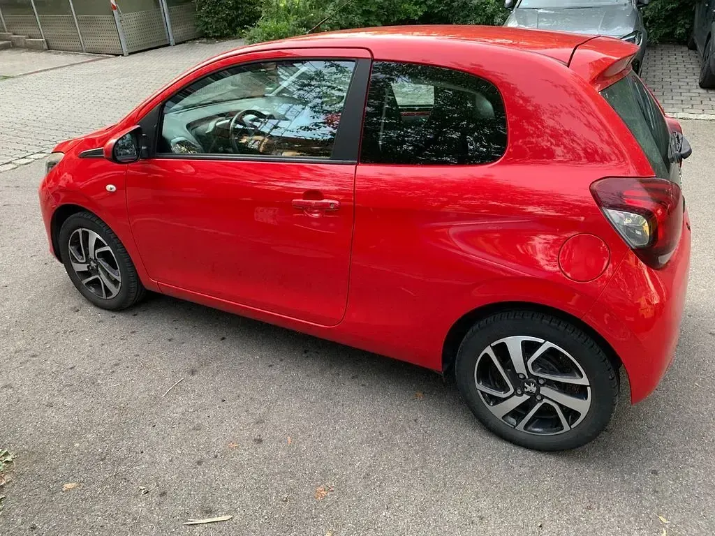 Gebraucht Peugeot 108 Active 82 PS (60 kW) 2016 Rot Limousine