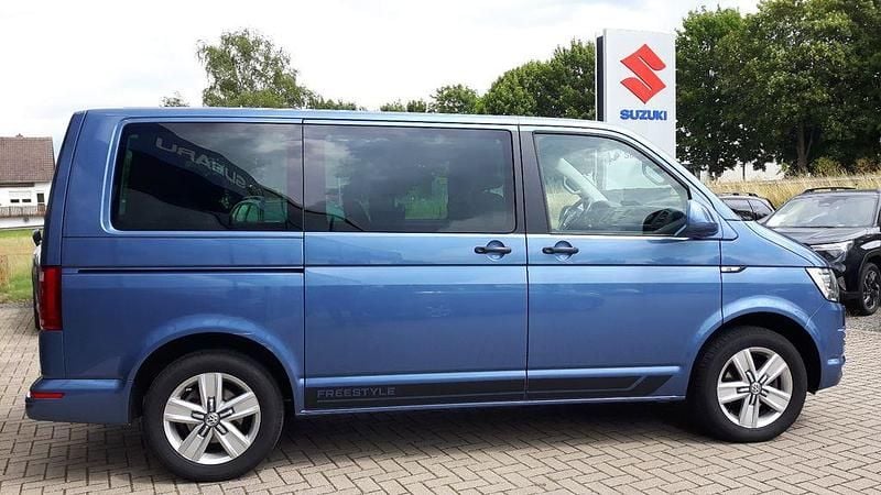 Gebraucht VW Multivan Freestyle 150 PS (110 kW) 2017 Blau Van