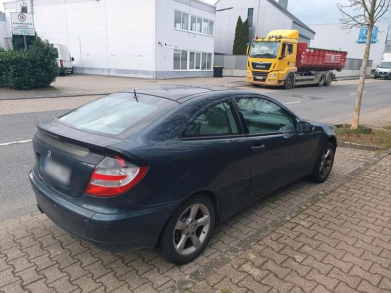 Gebraucht Mercedes C180 143 PS (105 kW) 2005 Schwarz Coupé