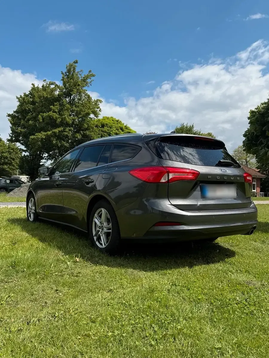 Gebraucht Ford Focus 120 PS (88 kW) 2020 Grau Kombi