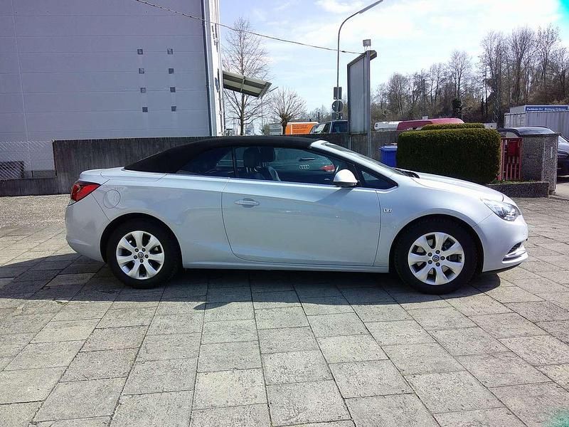 Gebraucht Opel Cascada Edition 140 PS (102 kW) 2013 Mineralweiss/ice grey (m2) Cabrio